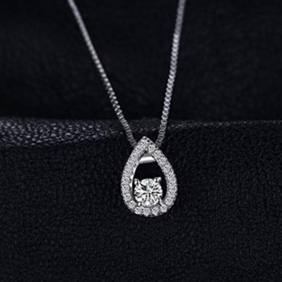Jewelry - 💋 Elegant Solitaire Pendant - 925 Sterling Silver